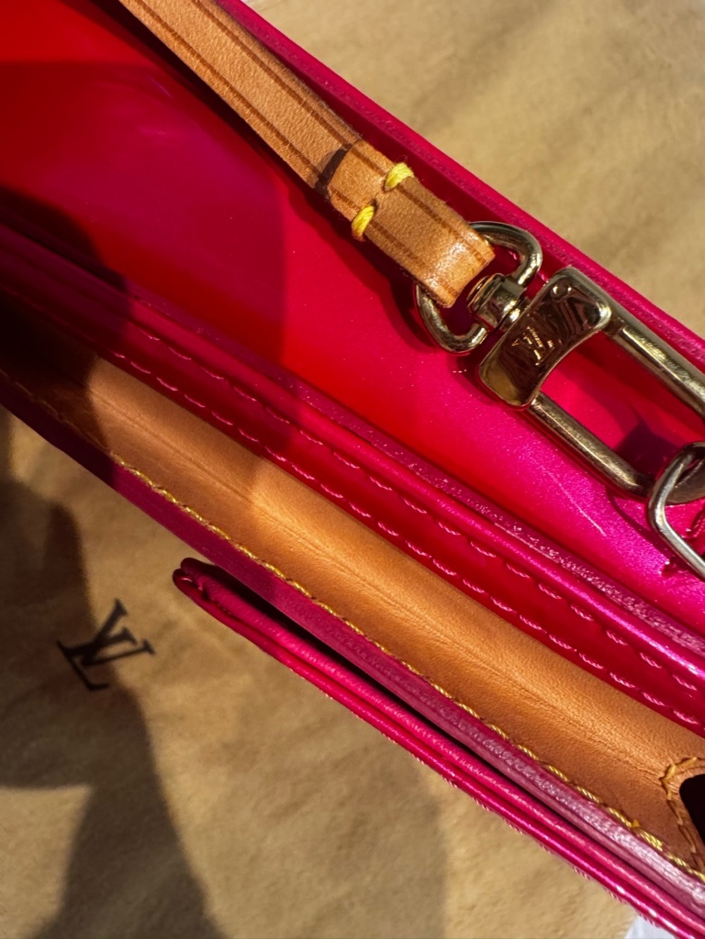 Louis Vuitton Hot Pink Vernis Monogram Square Crossbody - Picture 4 of 5